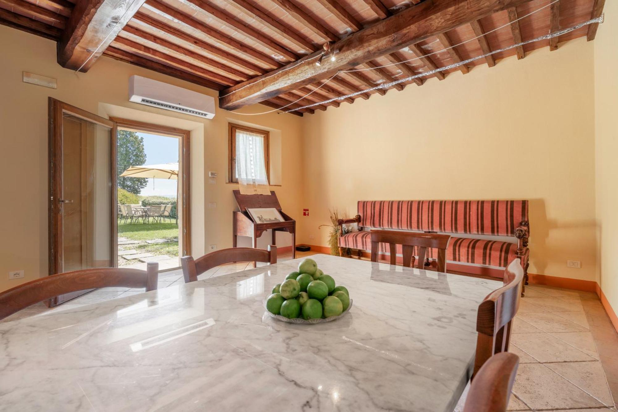 Montecarulli Apartment