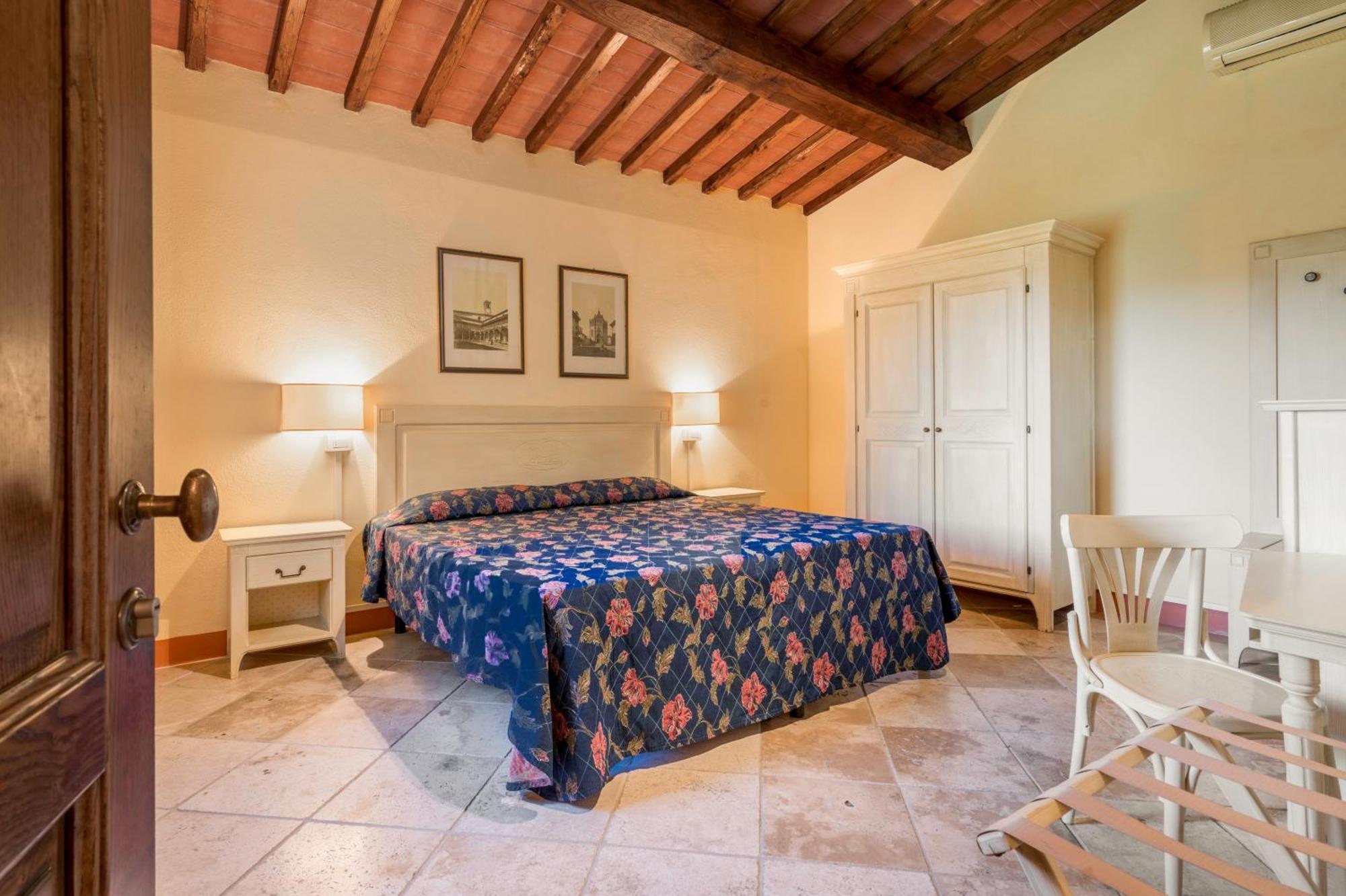 Montecarulli Apartment