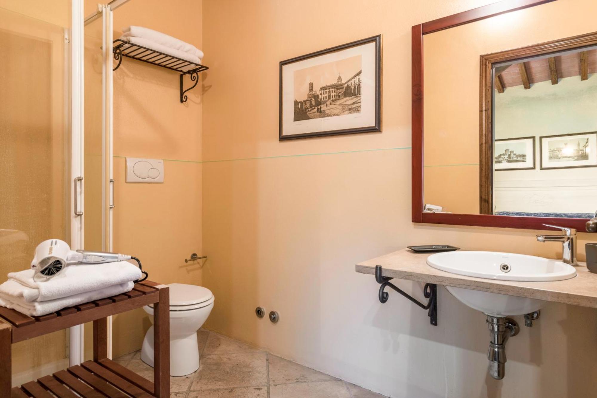 Montecarulli Apartment *